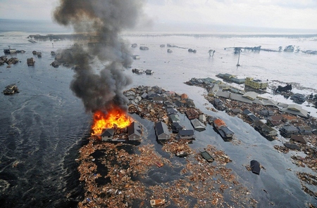 Photo : Natori (préfecure de Miyagi), maisons côtières sous les eaux