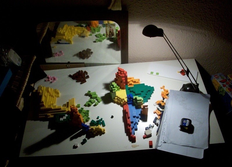 Photo : un cartogramme en Legos : les migrations sur le continent américain