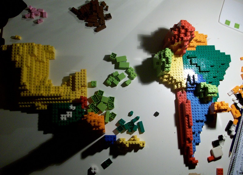 Photo : un cartogramme en Legos : les migrations sur le continent américain